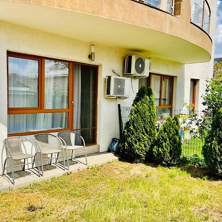 Apartamento Apartament Rose Garden Bucarest Exterior foto